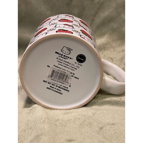 Hello Kitty Apples & Daisies Large 20oz Ceramic Coffee Mug-NEW - Picture 6 of 6
